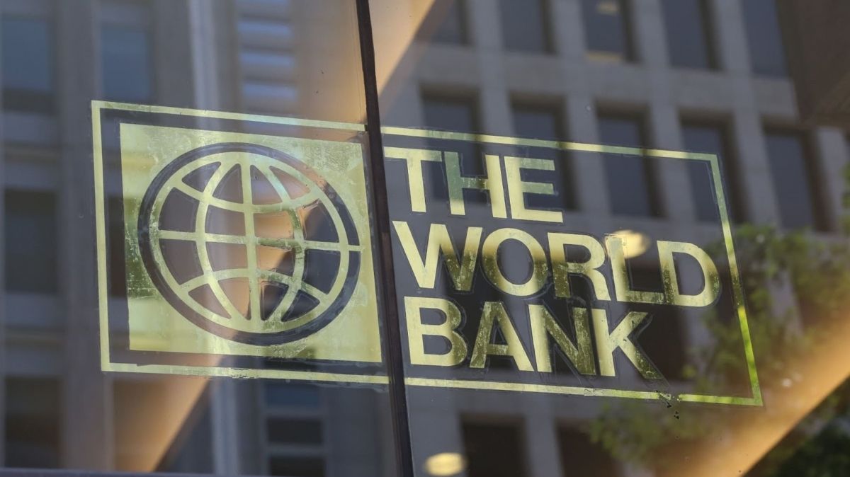 Світовий банк виділить Україні 1,3 млрд доларів: частину з них витратять на зарплати вчителям  image
