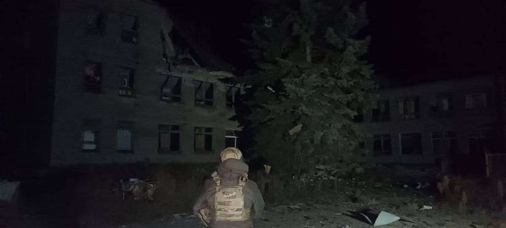 Випустили чотири ракети: на Донеччині росіяни обстріляли школу image