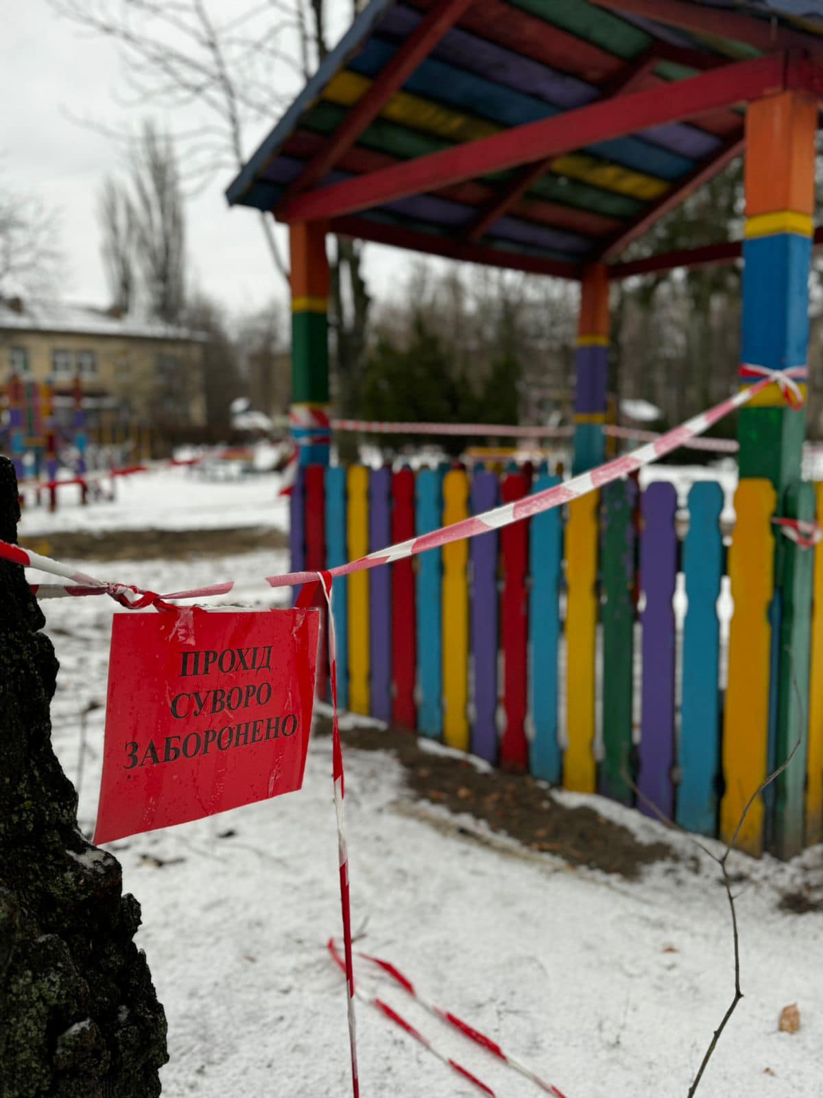 Пошкоджений російською ракетою дитсадок у Києві оглянули представники місцевої влади: що вирішили? image