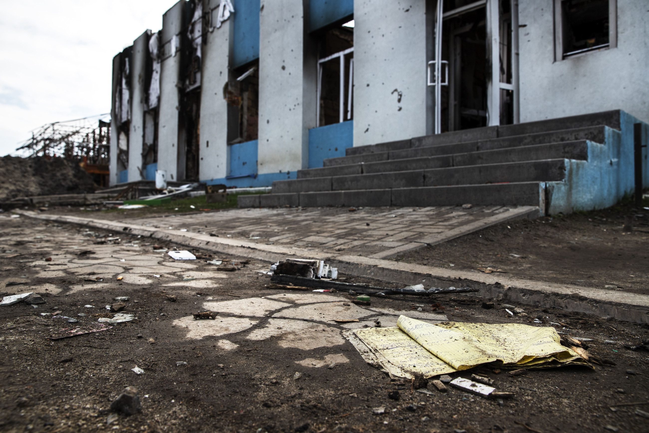Росіяни зруйнували майже 400 закладів освіти image