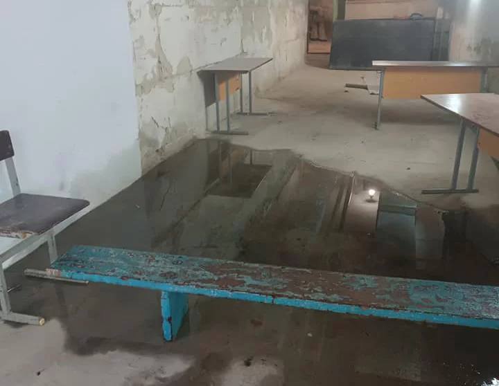 Скандал у Луцьку: школярі під час тривоги сиділи в затопленому укритті  image