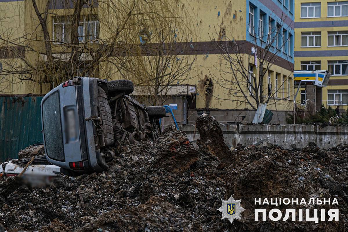 Росіяни вдарили по Селидовому 8-ма ракетами: поранено дитину та пошкоджено 4 заклади освіти image