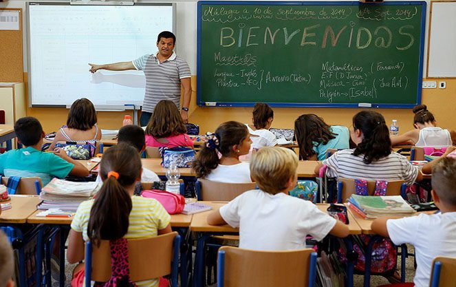 В Іспанії під час уроків школи закриваються, заходити на територію стороннім заборонено  image